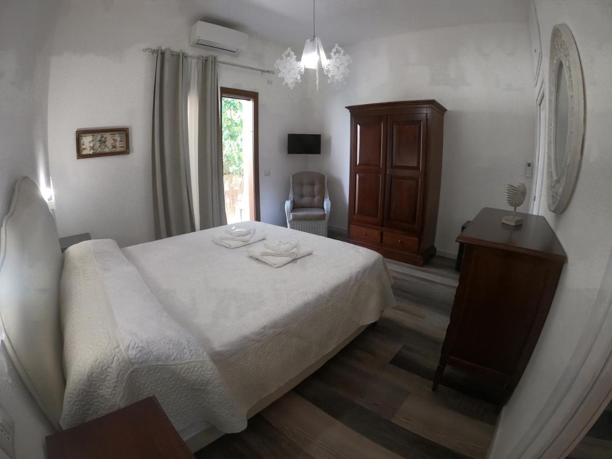 Villa Sari affitta camere La Caletta Exterior foto