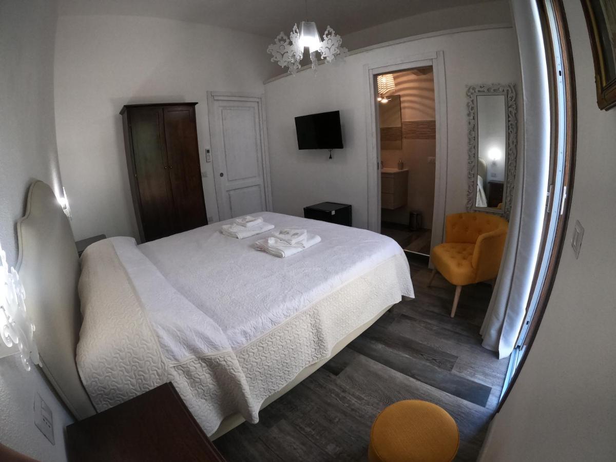 Villa Sari affitta camere La Caletta Exterior foto